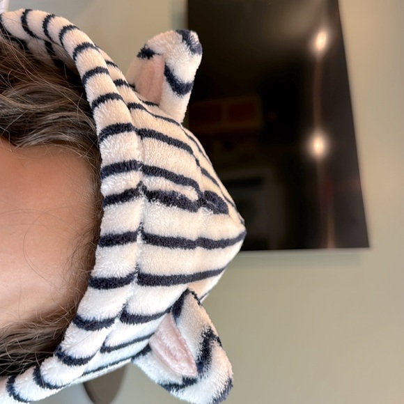 SOLD Gap Comfy Robe with Ears - Size 10 - Picture 2 of 3